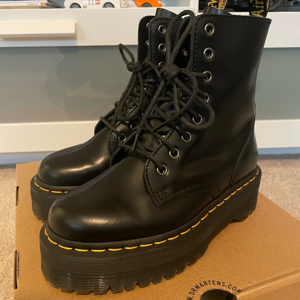 Dr. Martens Jadon